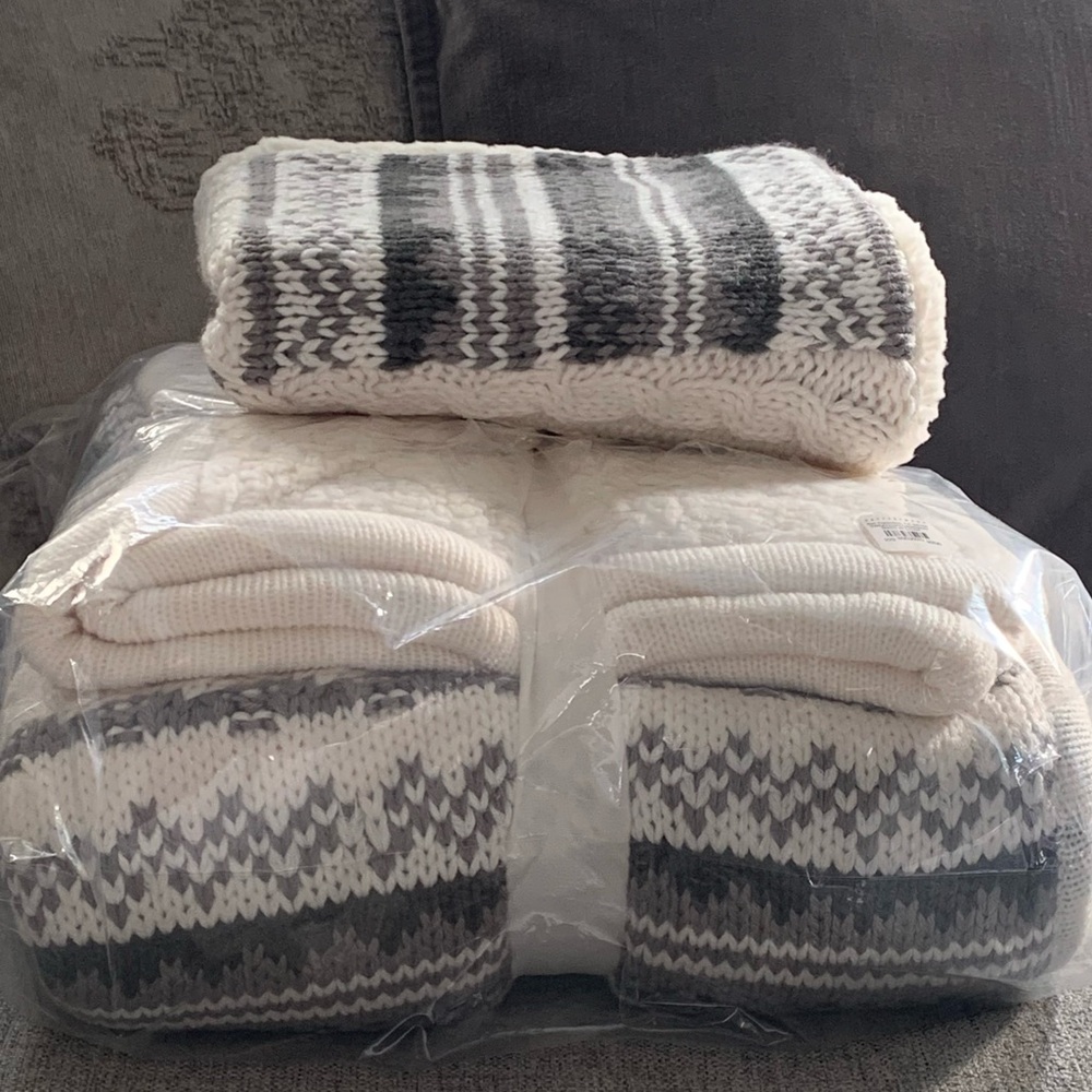 Pottery Barn Cream and Gray Patchwork Sweater Throw and matching Pillow Cover